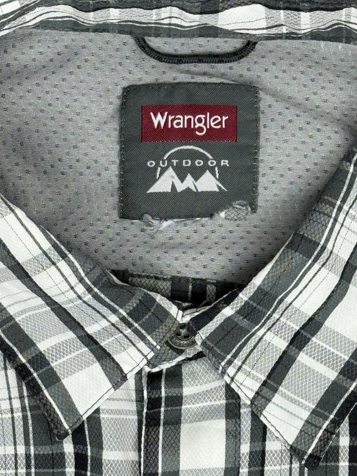 Wrangler Outdoor Grey Plaid Button Up Top XL