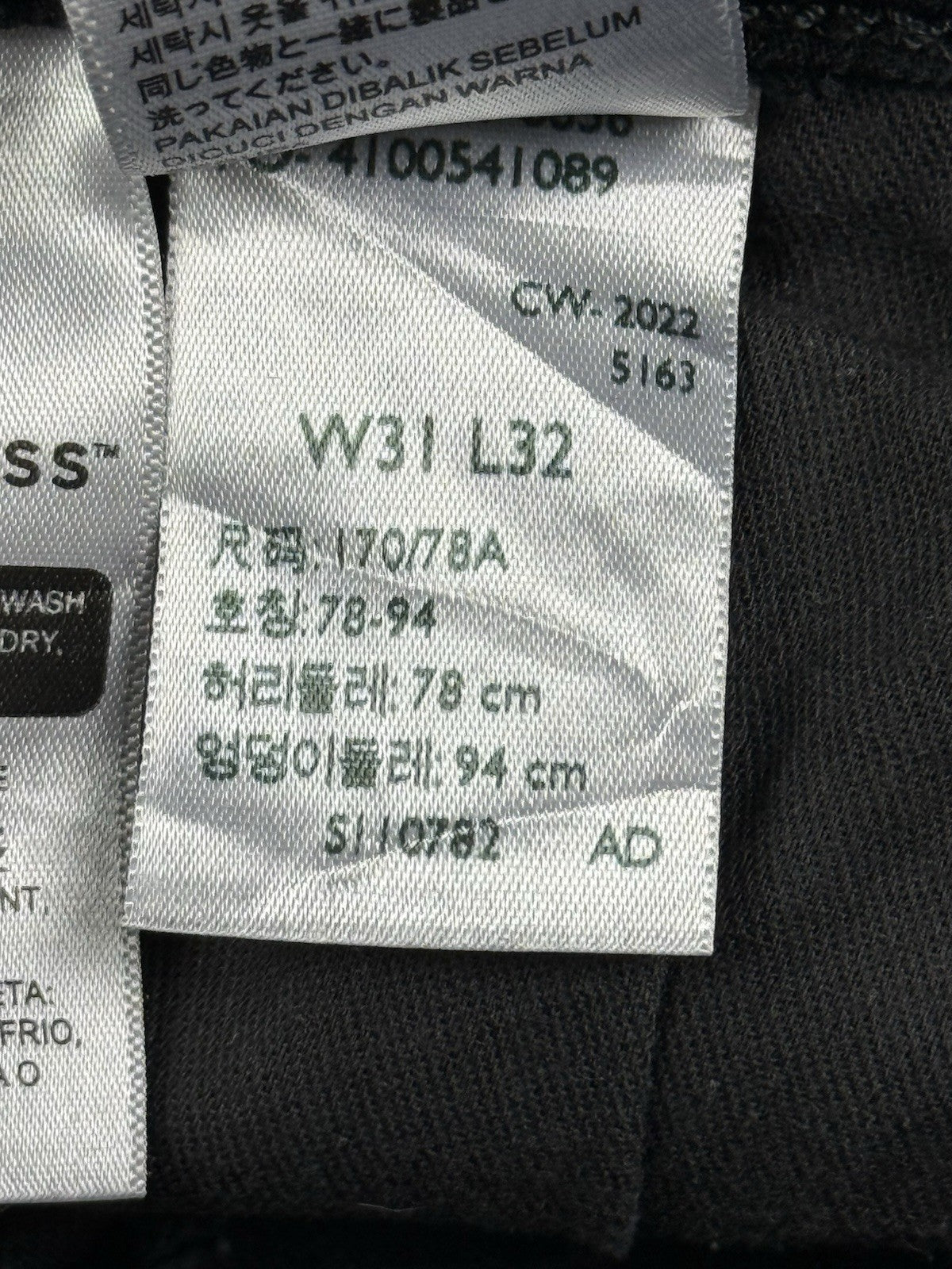 Levi's 541 Athletic Taper Black Denim Jeans 31W 32L