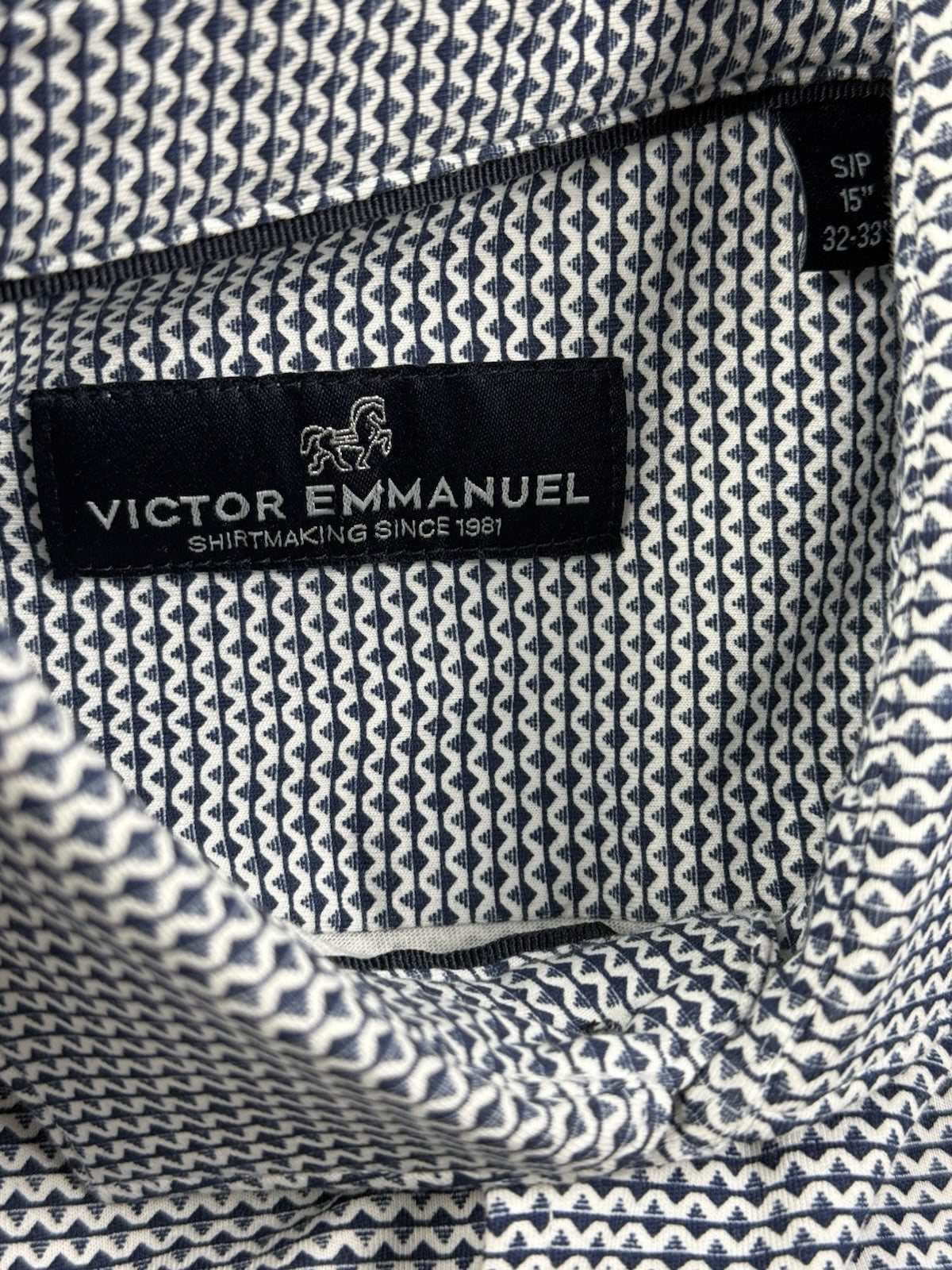 Victor Emmanuel White/Blue Stripe Pattern Stretch Shirt Small (15in Collar)